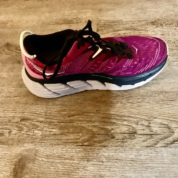 Women’s Size-6B/ Hoka One One- Gaviota 4/ Color-Fuchsia (Purple) - Picture 3 of 15